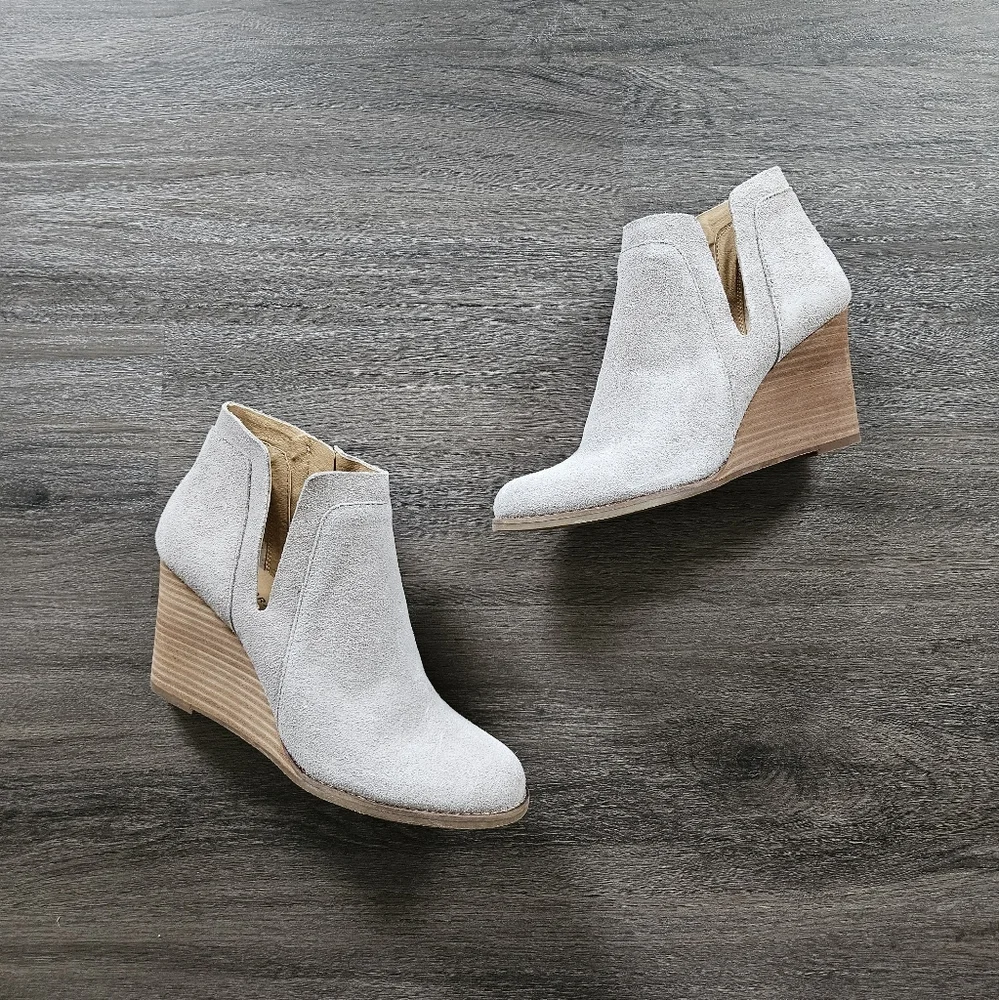 Lucky Brand Taupe Gray Suede Yabba Wedge NWOB Size 9